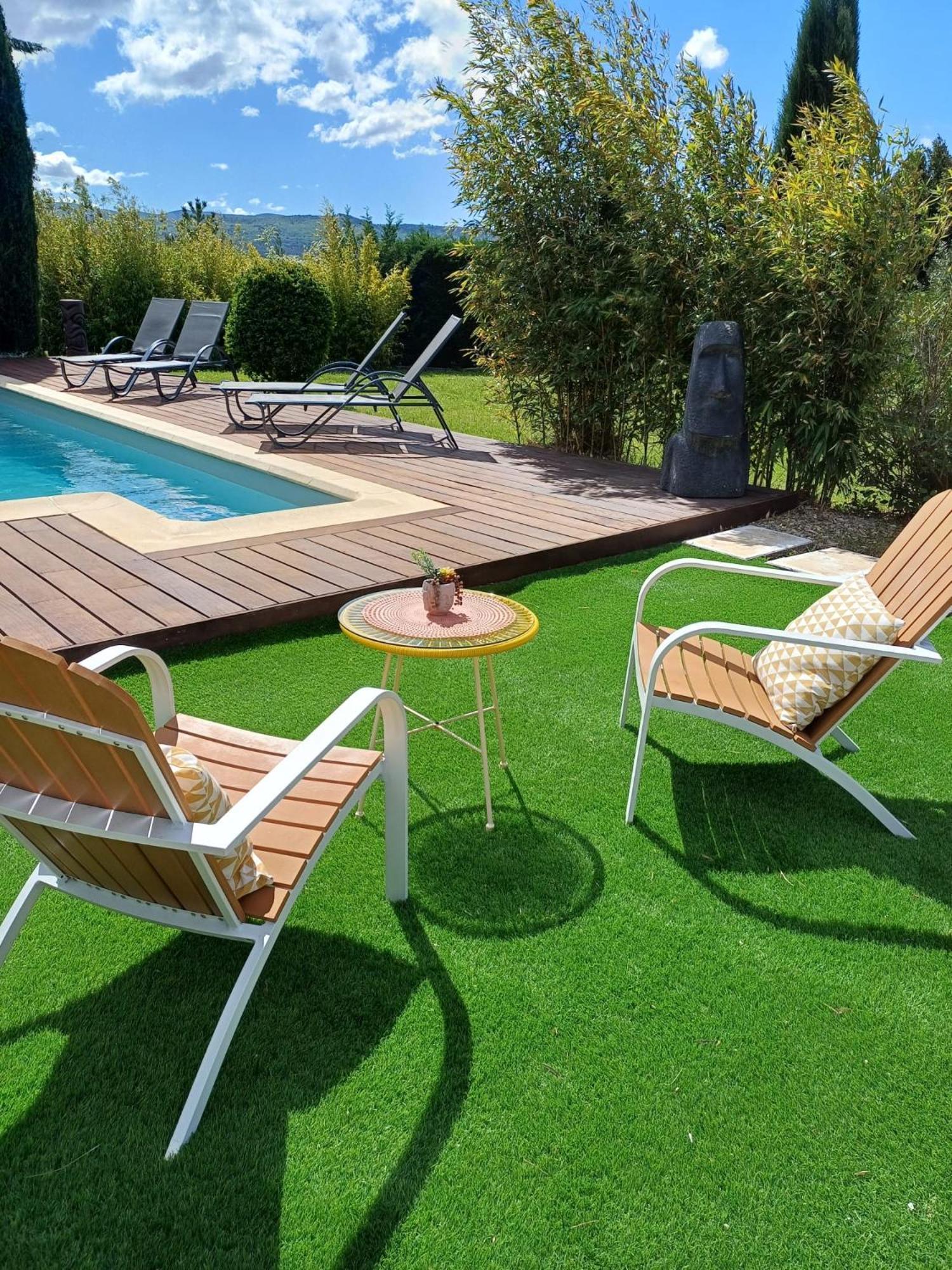 Family First Villa Gargas  Exterior photo