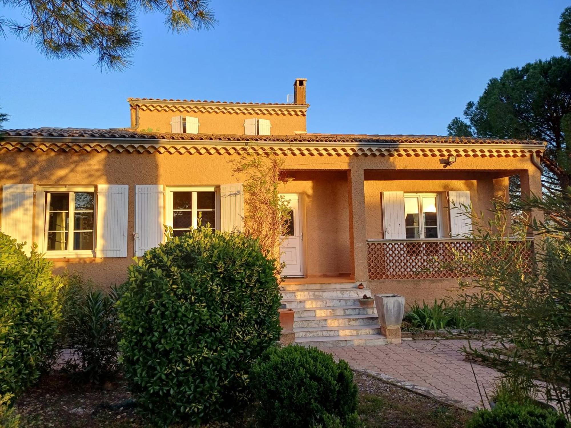 Family First Villa Gargas  Exterior photo